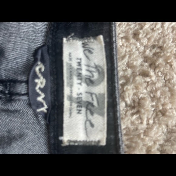 Free People high waisted distressed jean shorts.  Never worn 27 waist - Picture 3 of 4